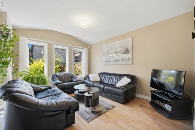 2194 Sutton Drive, Burlington - photo 12