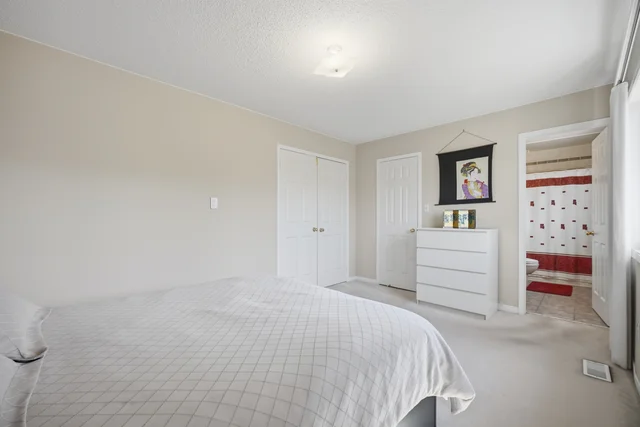 2194 Sutton Drive, Burlington - photo 28