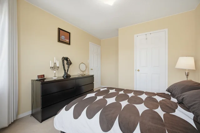 2194 Sutton Drive, Burlington - photo 31