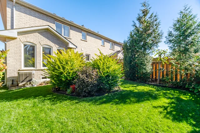 2194 Sutton Drive, Burlington - photo 38