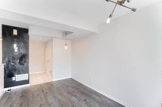 #211-3 Applewood Lane, Etobicoke - photo 8