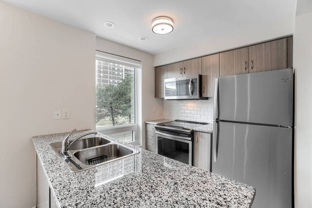 #211-3 Applewood Lane, Etobicoke - photo 12
