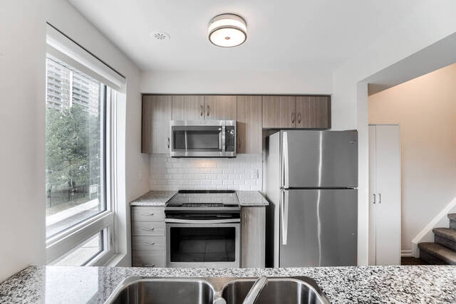 #211-3 Applewood Lane, Etobicoke - photo 13