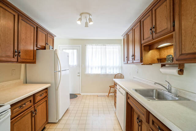 12 Brougham Crescent, Etobicoke - photo 13