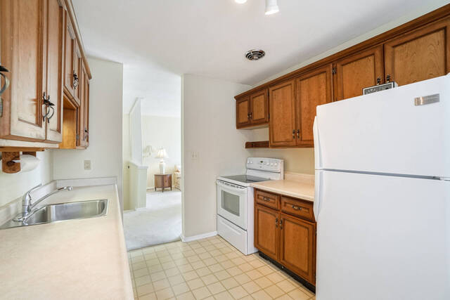 12 Brougham Crescent, Etobicoke - photo 14