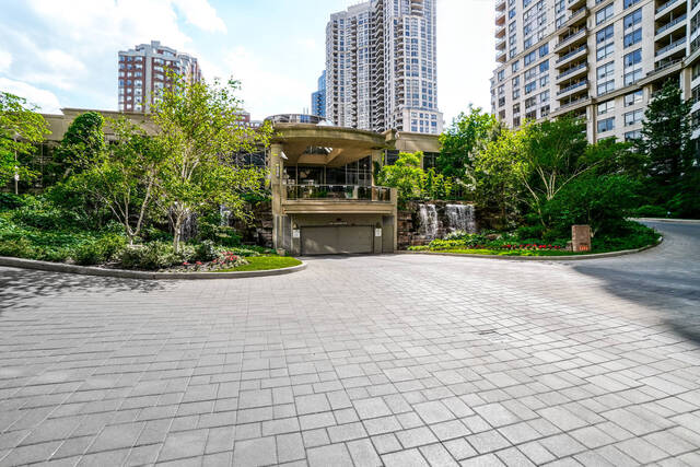 #413-3880 Duke of York Boulevard, Mississauga - photo 2