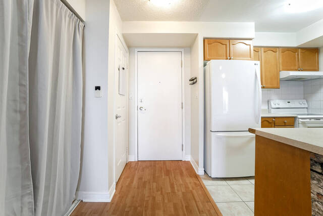 #413-3880 Duke of York Boulevard, Mississauga - photo 4