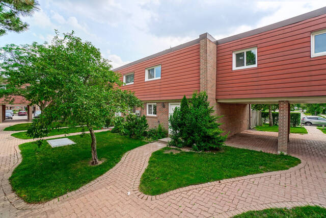 #33-19 Tealham Drive, Etobicoke - photo 1