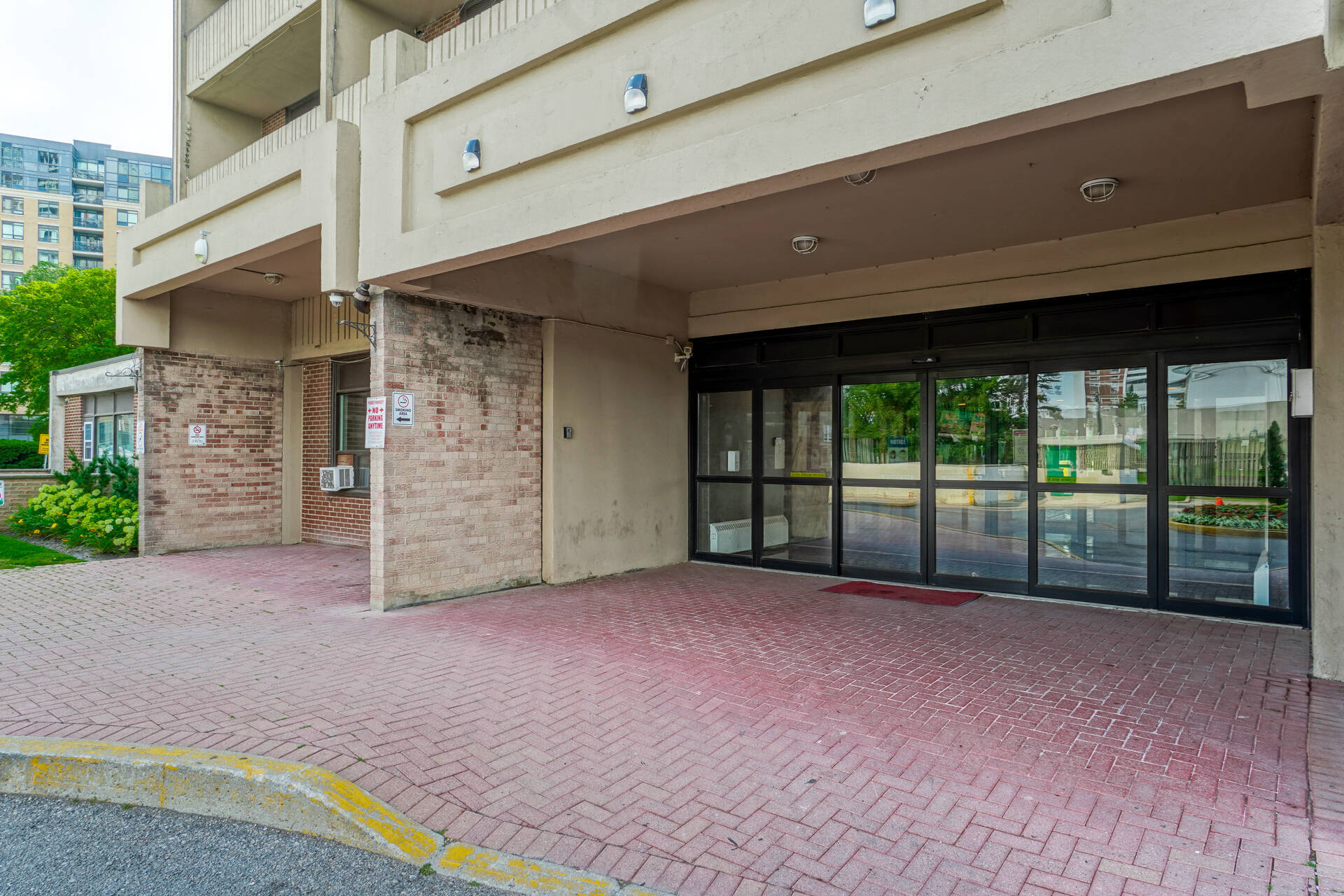 #609-3390 Weston Road, Toronto - photo 3