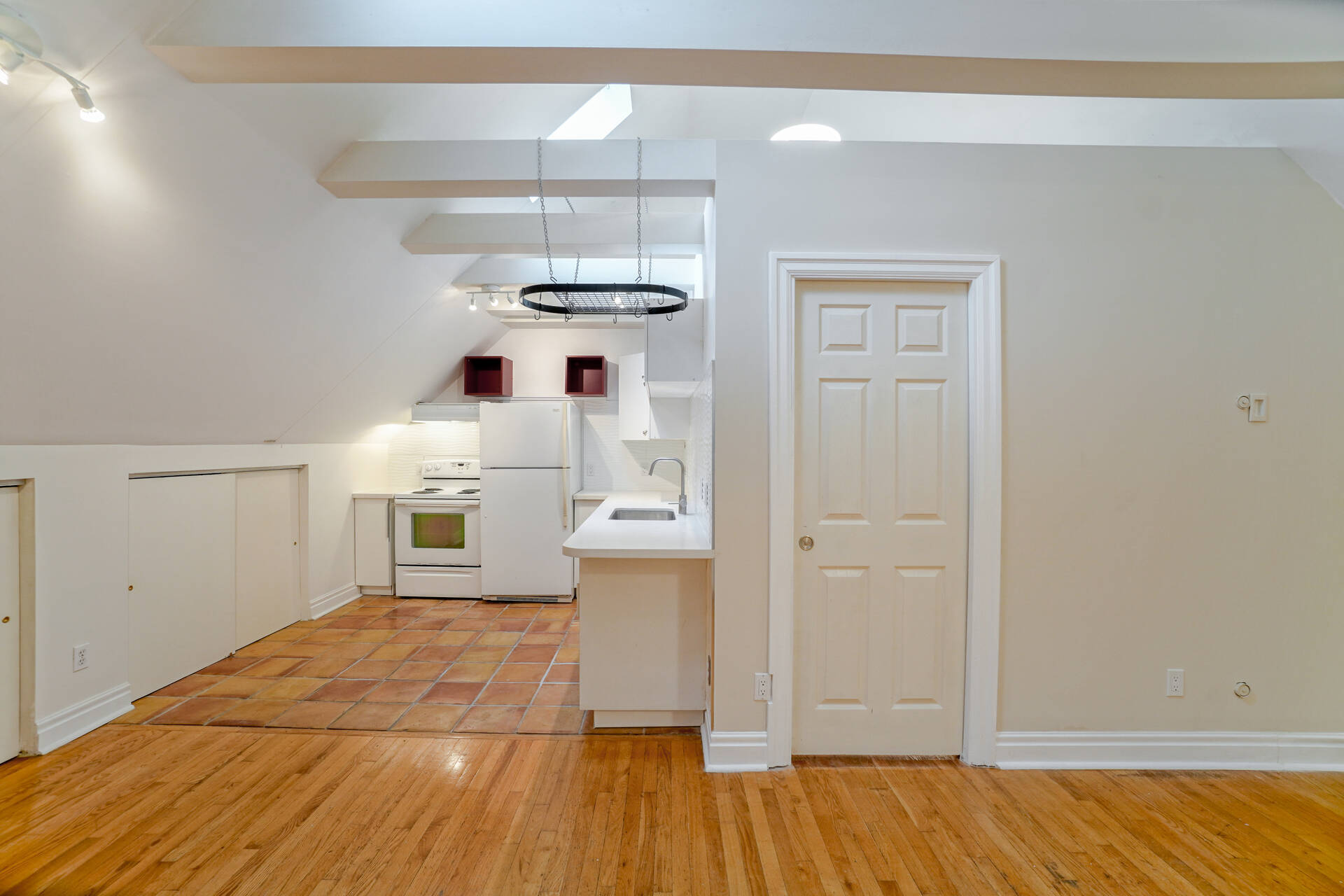 26 Castle View Avenue, Toronto - photo 6