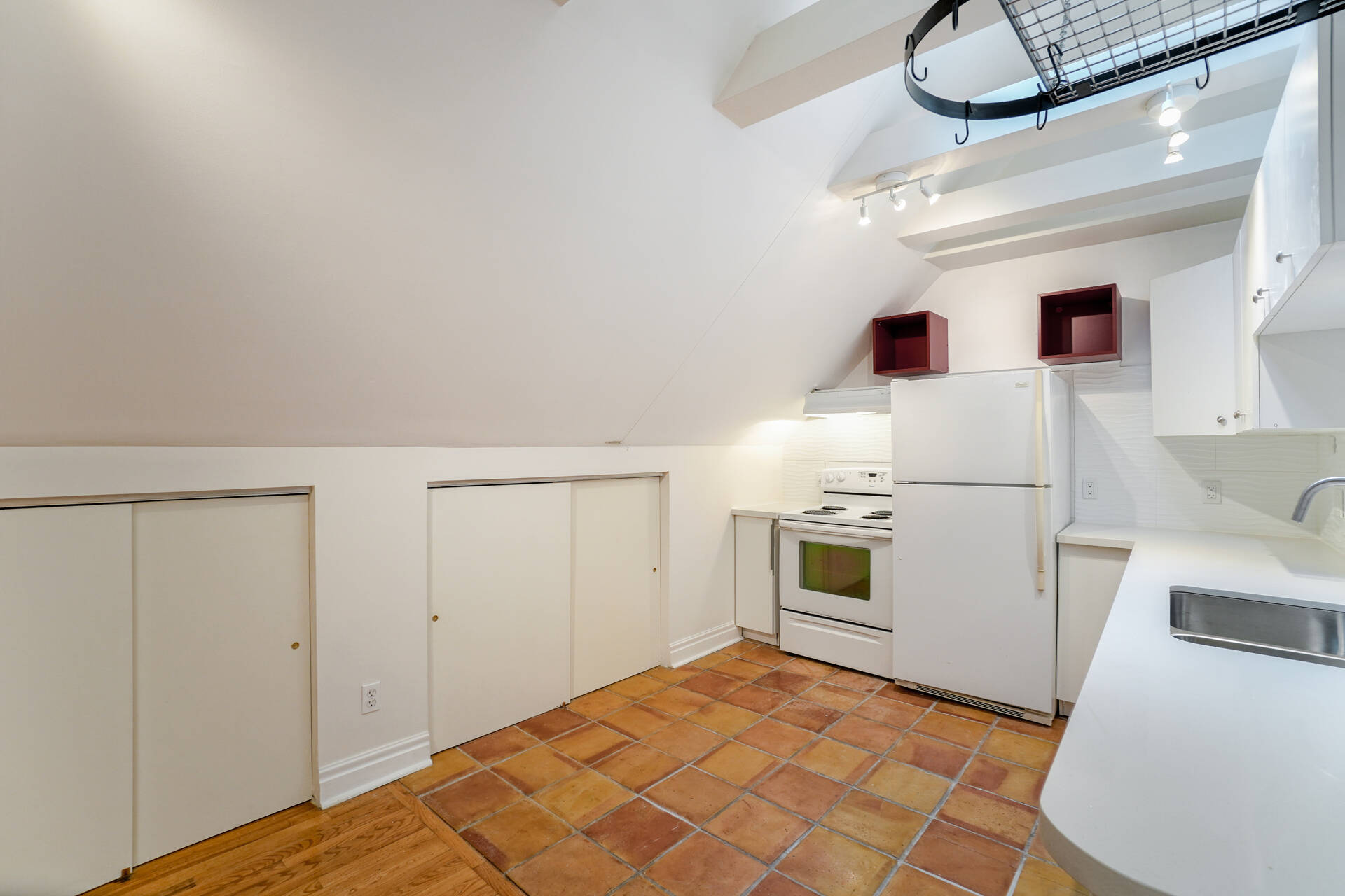 26 Castle View Avenue, Toronto - photo 16