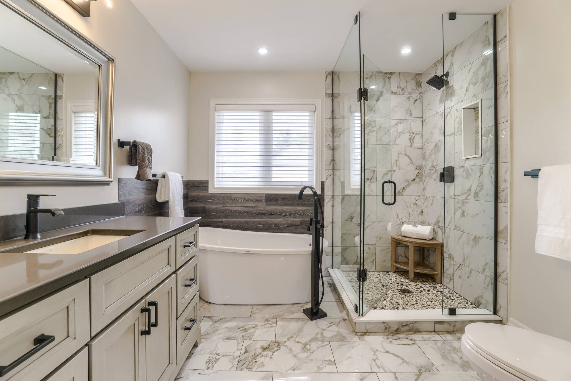 1058 Augustus Drive, Burlington Realmedia Tours