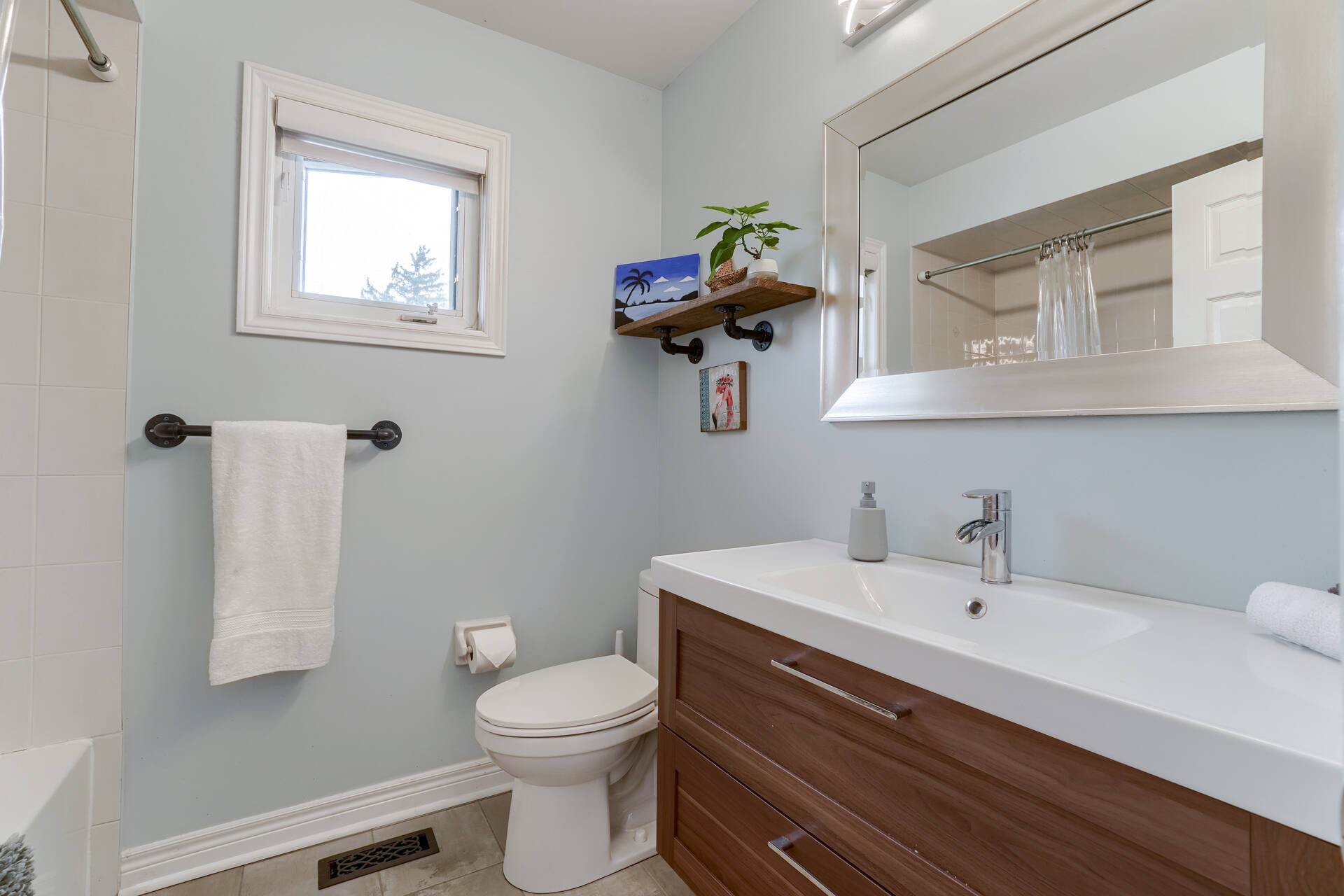 1058 Augustus Drive, Burlington Realmedia Tours