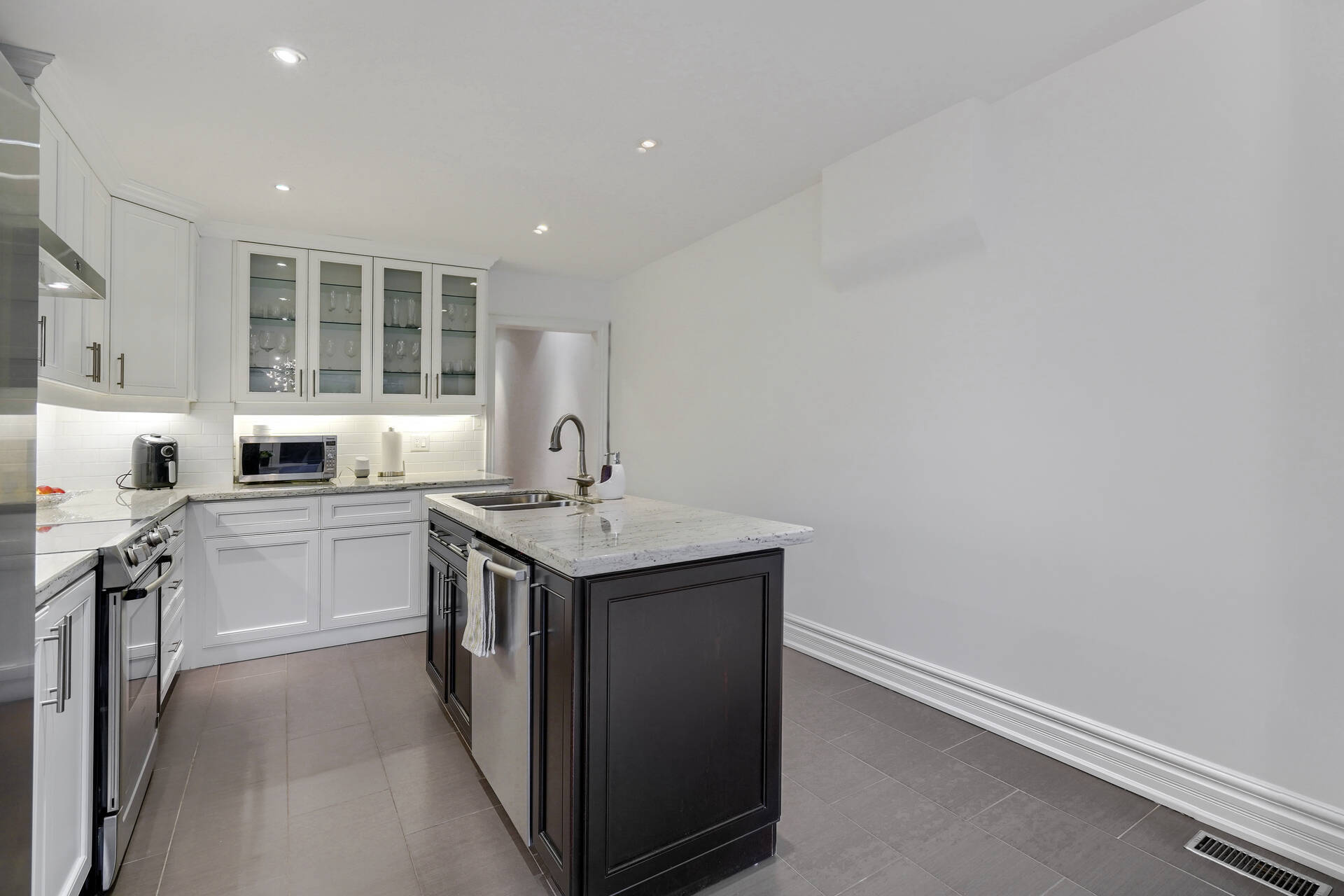 51 Macpherson Avenue, Toronto - photo 22