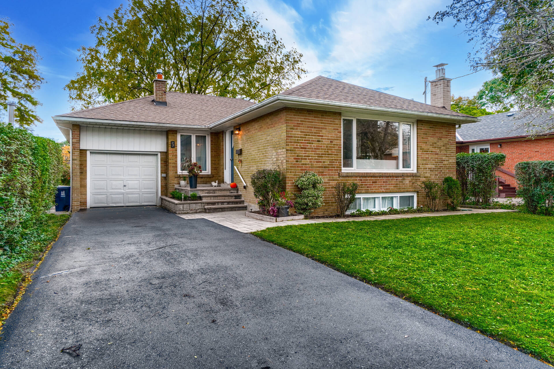 5 Dunrobin Drive by Jeff Macko