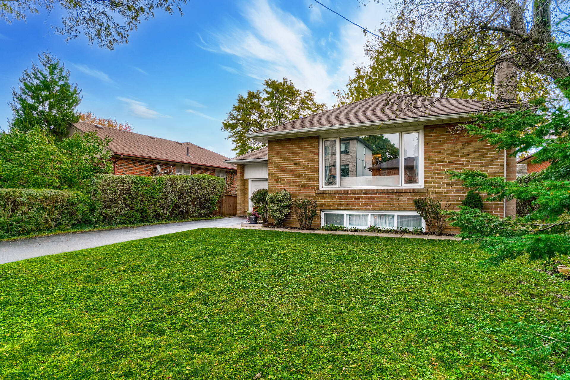 5 Dunrobin Drive by Jeff Macko