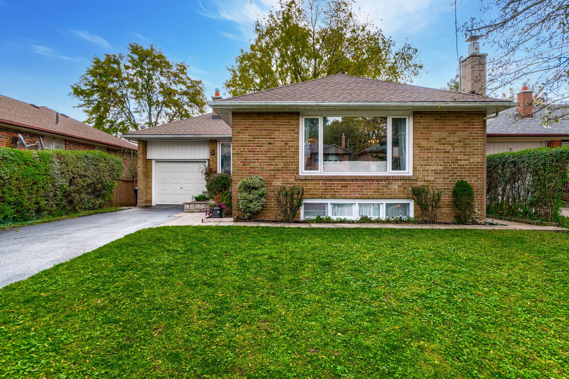 5 Dunrobin Drive by Jeff Macko