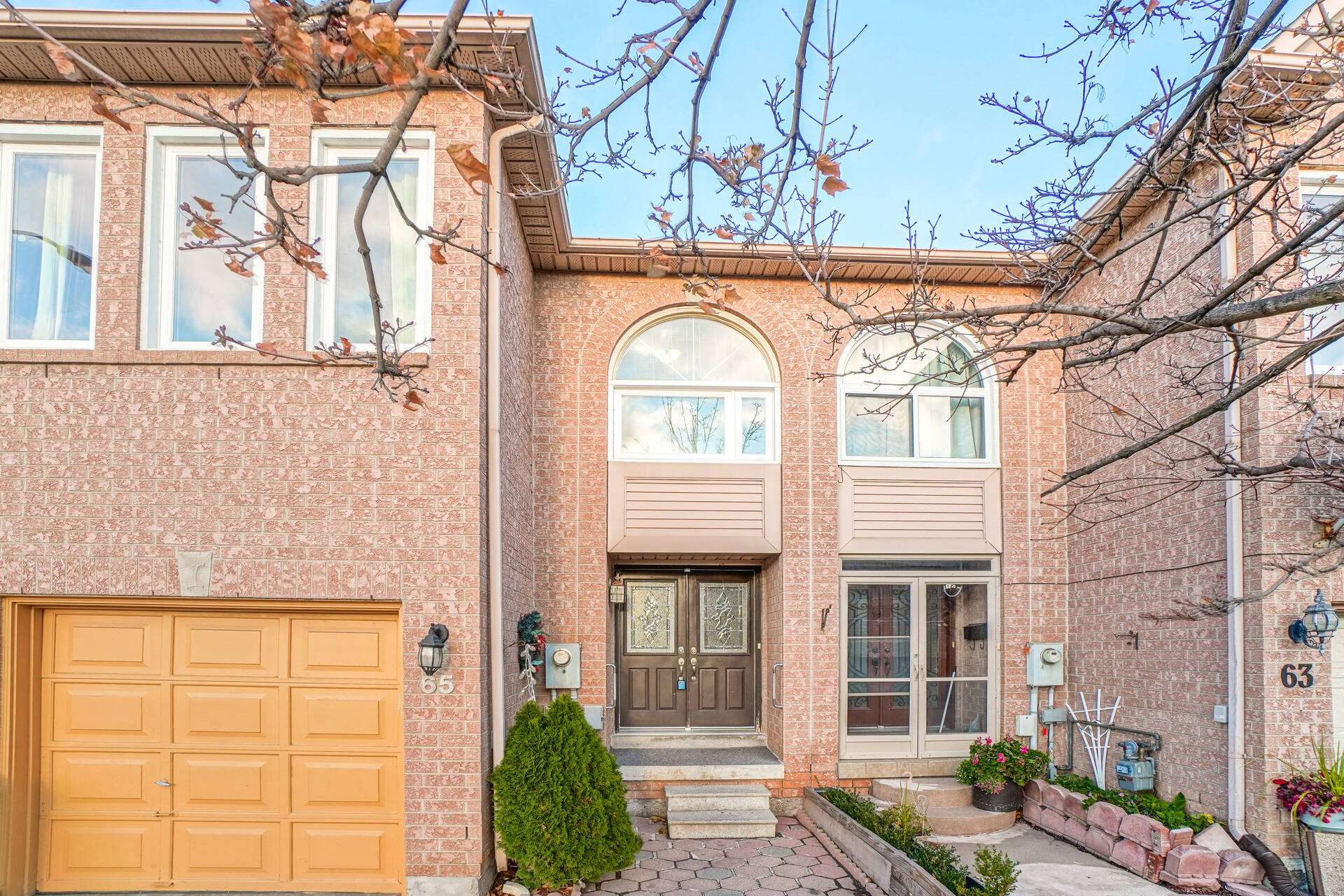 65 Goldenlight Circle, Brampton - photo 2