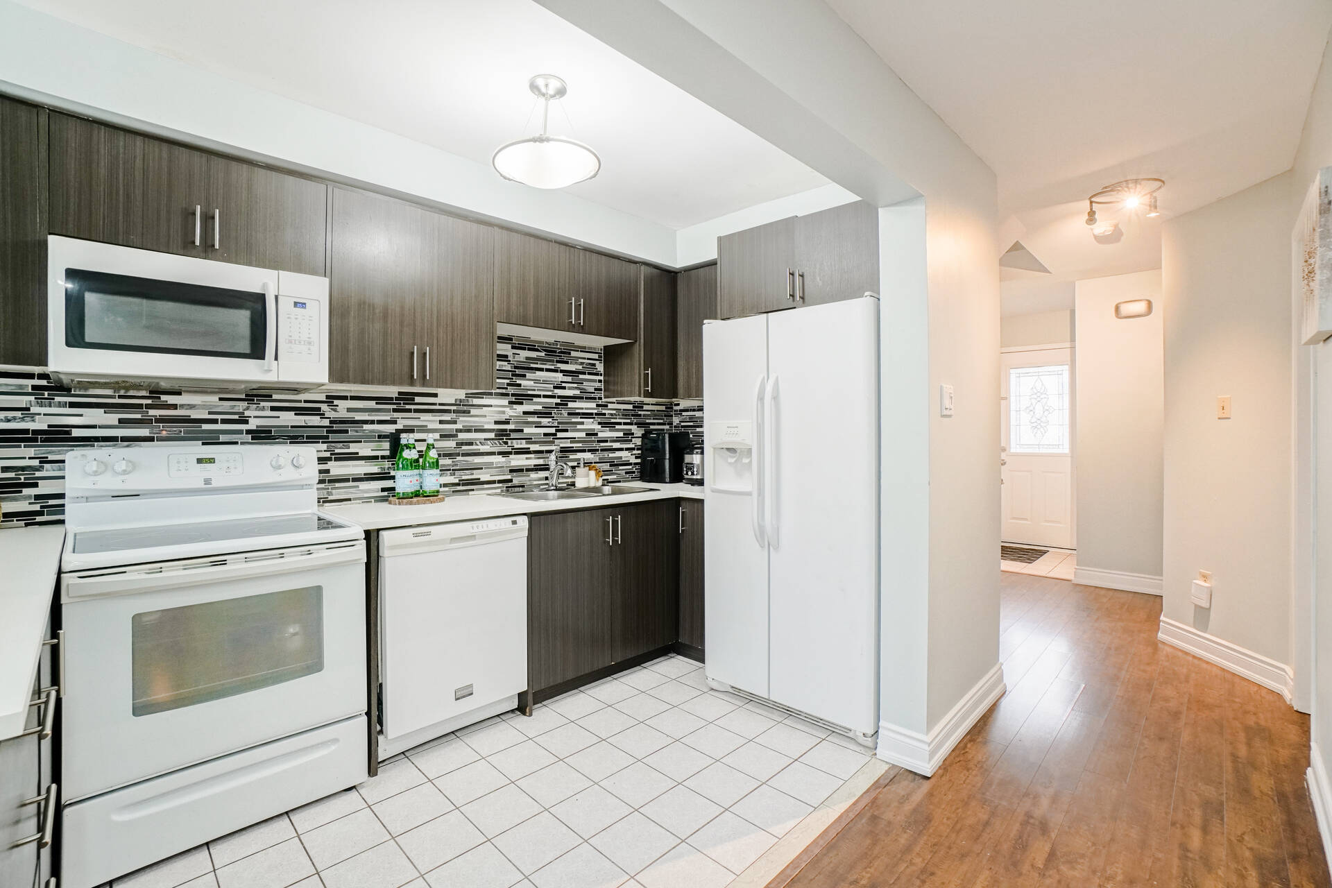 65 Goldenlight Circle, Brampton - photo 7