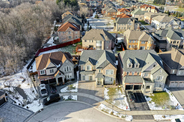 144 Bloomsbury Avenue, Brampton - photo 1