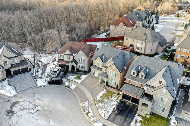 144 Bloomsbury Avenue, Brampton - photo 3
