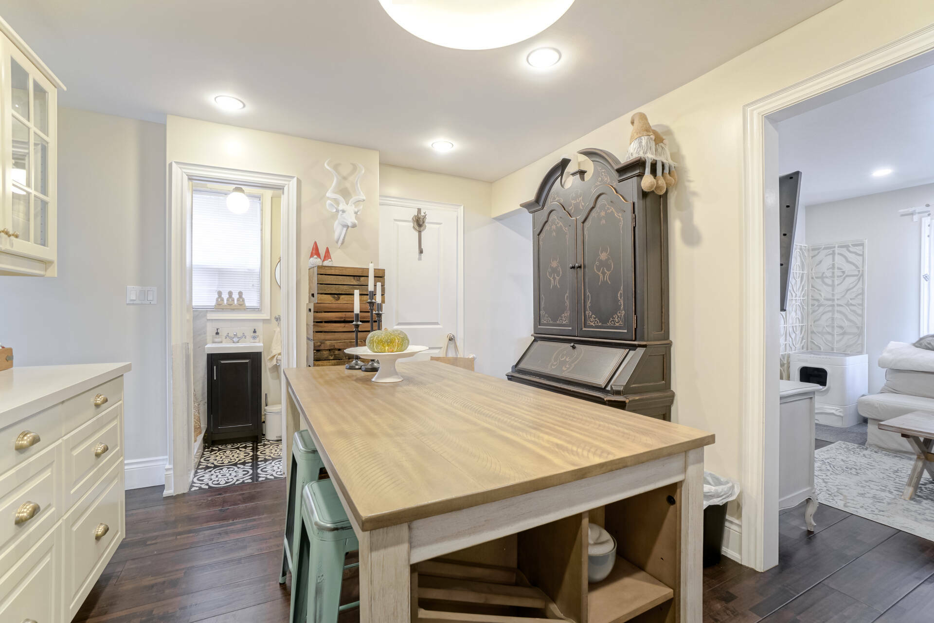 201 Bicknell Avenue by Paula Malgueiro