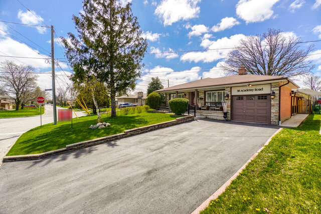 38 Academy Road, North York - photo 2