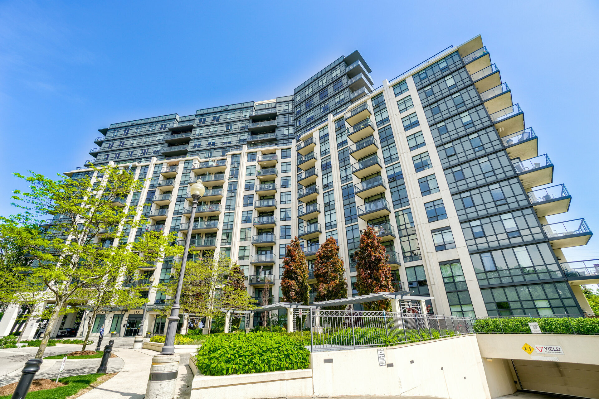 #1303-1135 Royal York Road, Etobicoke - photo 2