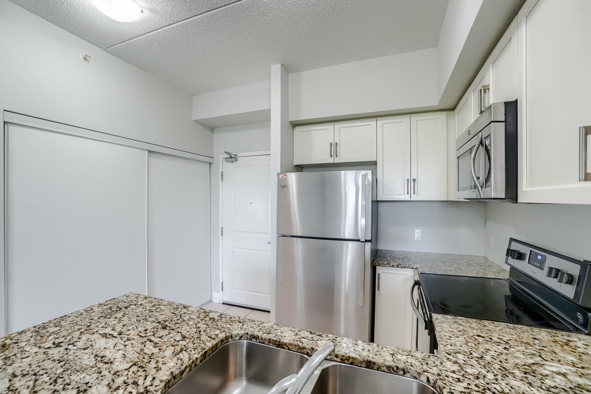 #105-640 Sauve Street, Milton - photo 12