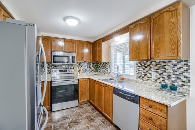 632 Canfield Place, Shelburne - photo 11