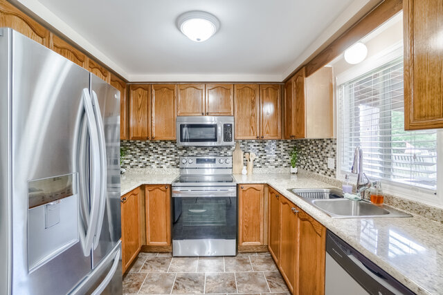 632 Canfield Place, Shelburne - photo 12