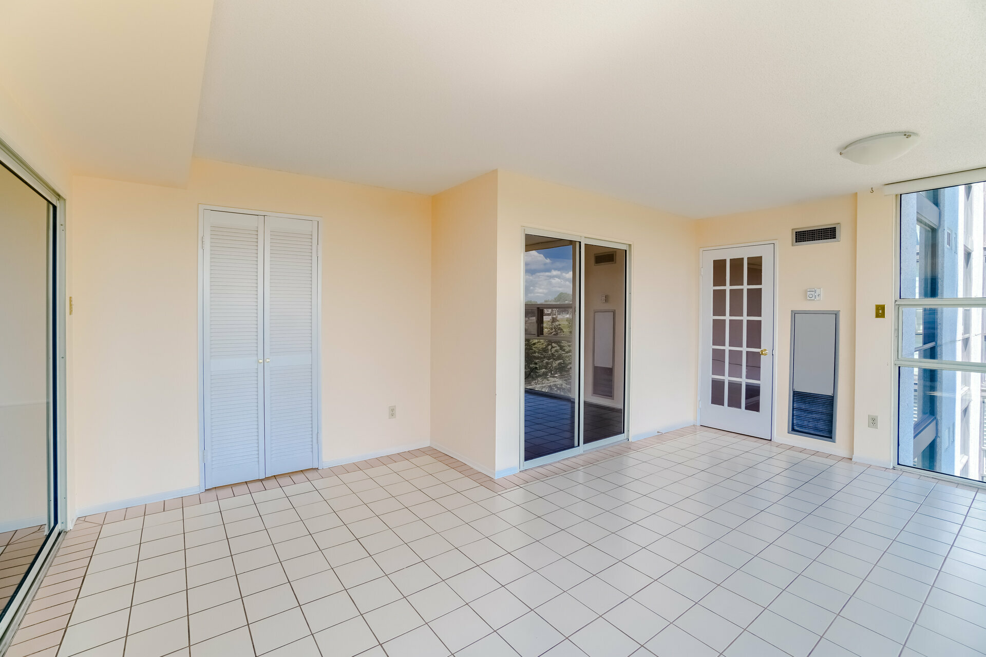 60230 Harding Boulevard West, Richmond Hill Realmedia Tours