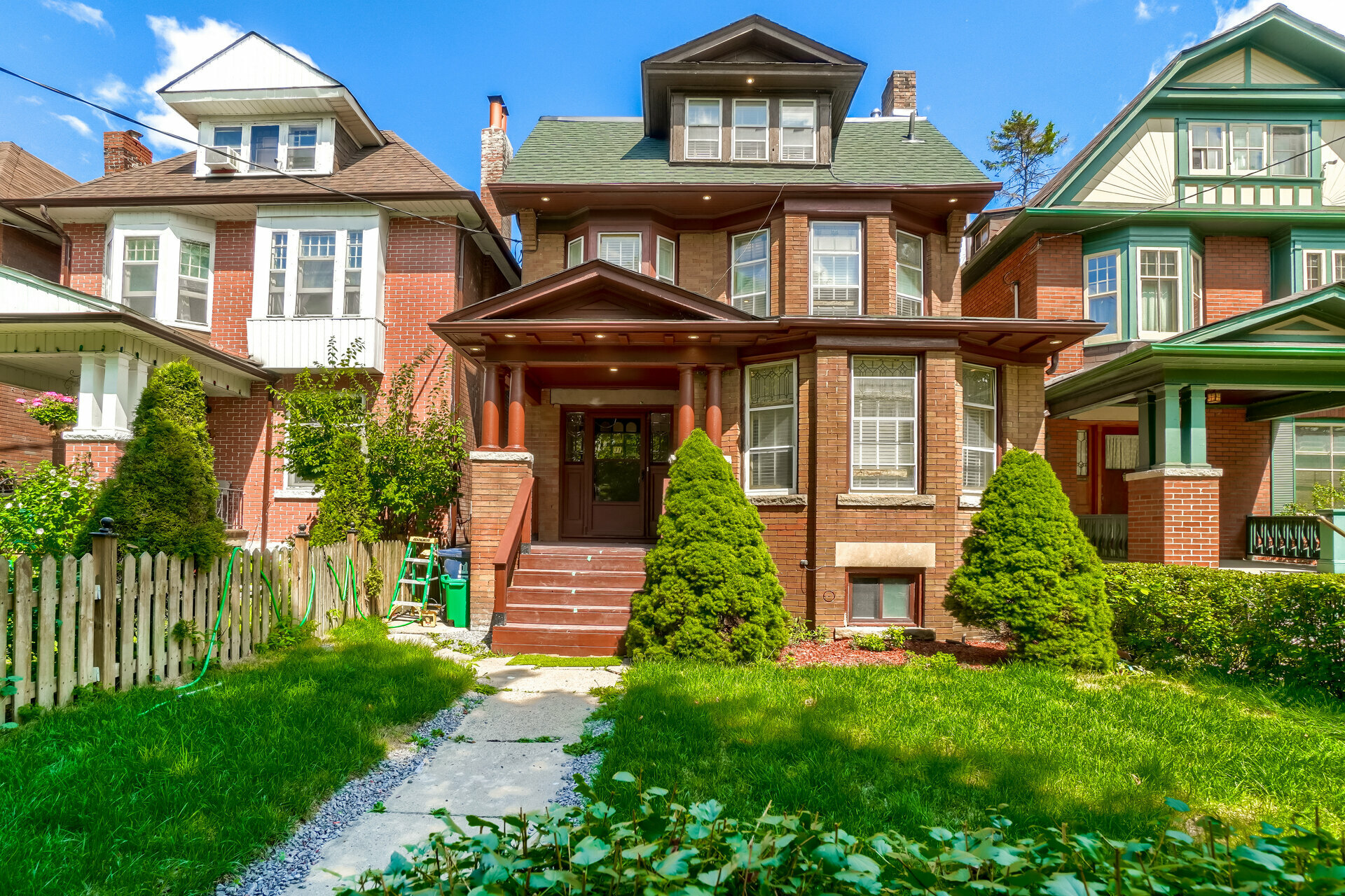 31 Tyndall Avenue by Manuel Choi