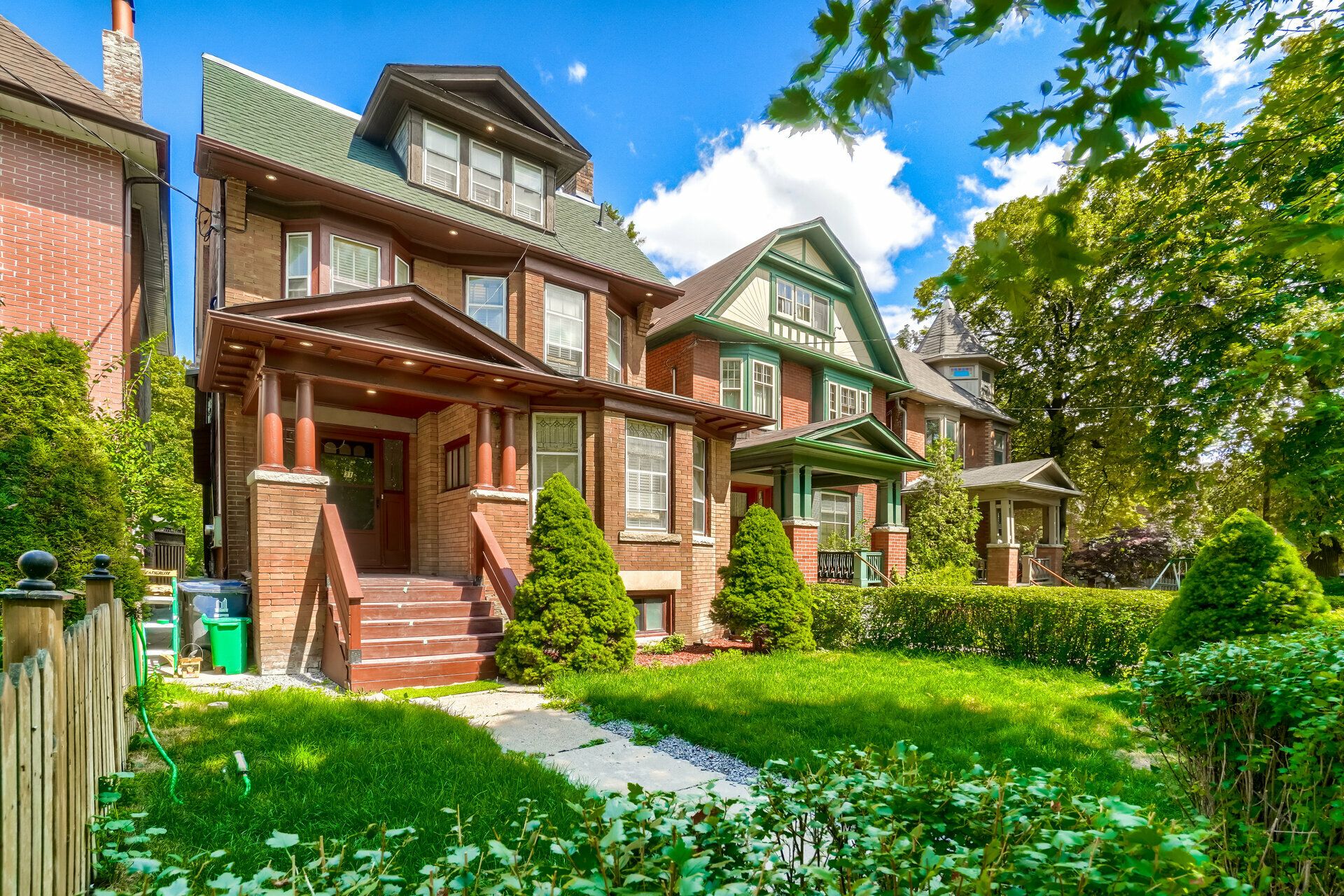 31 Tyndall Avenue by Manuel Choi