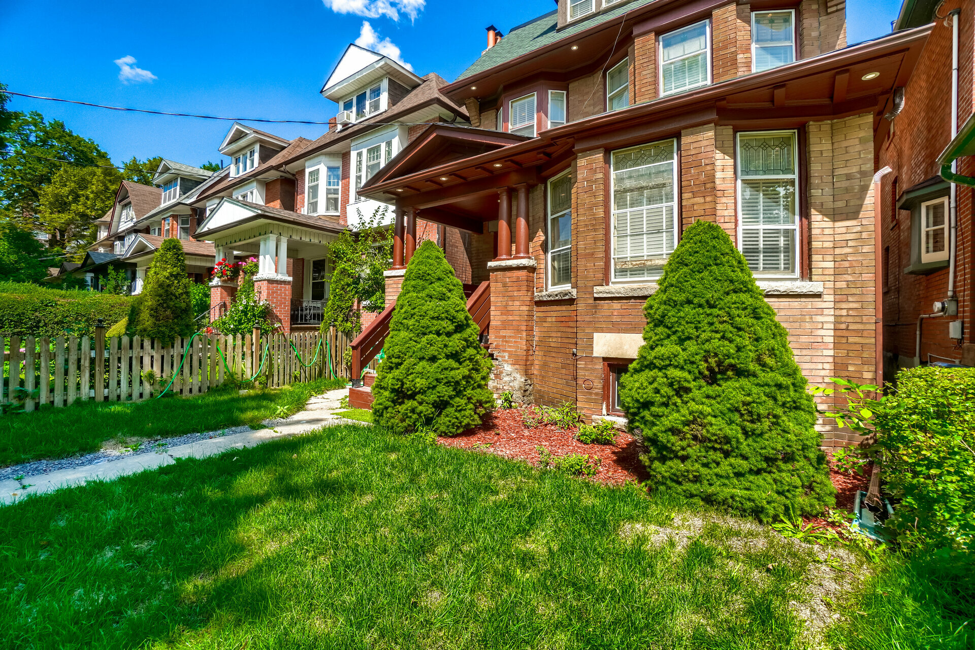 31 Tyndall Avenue by Manuel Choi