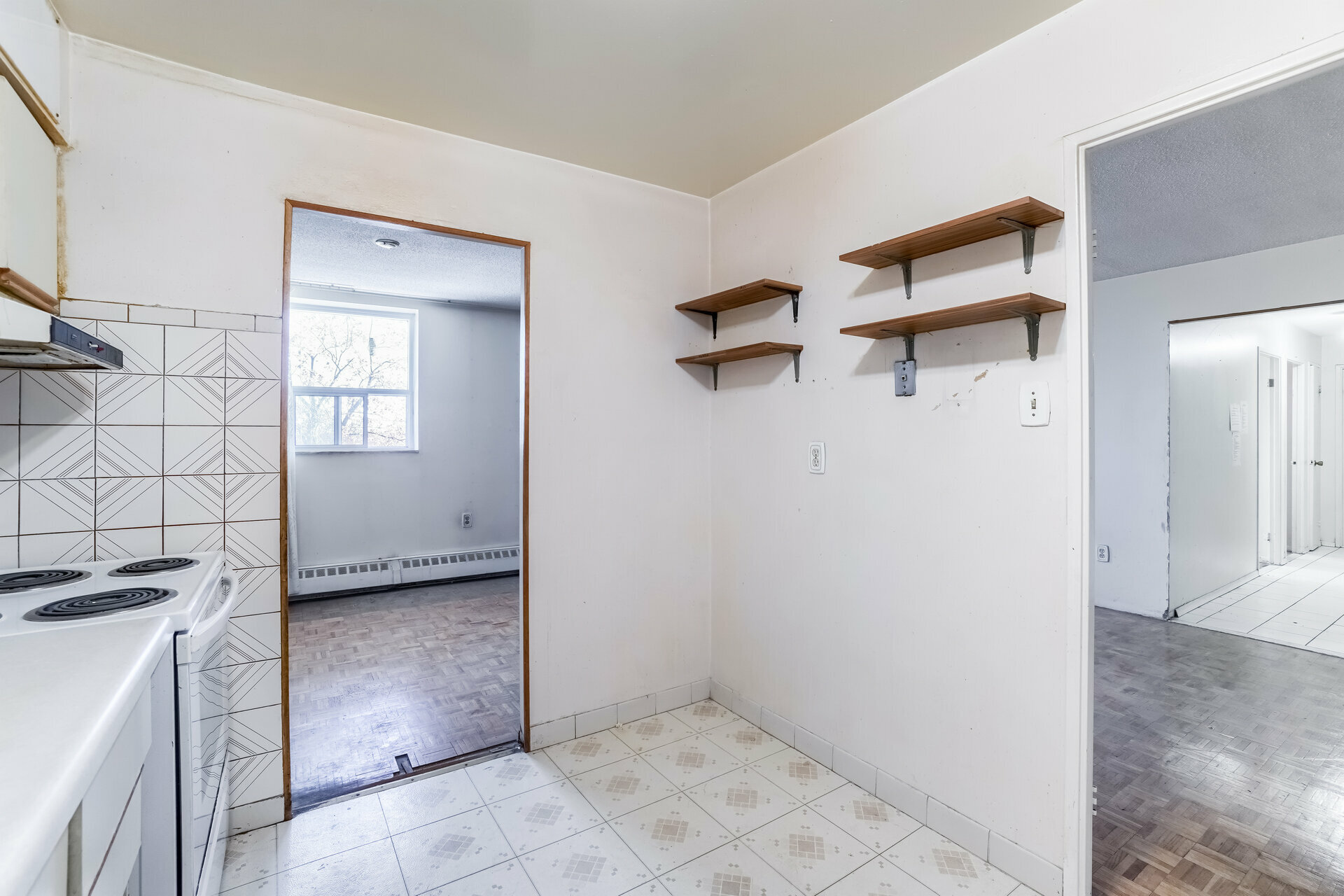 2083533 Derry Road East by Market Master Team