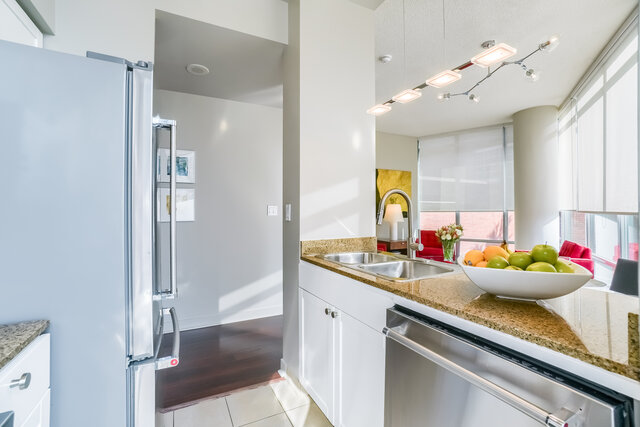#201-81 Navy Wharf Court, Toronto - photo 20