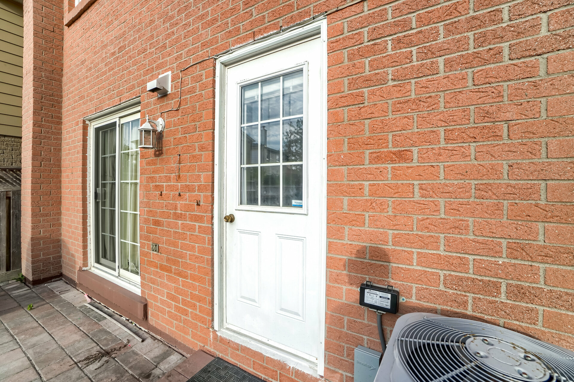 2552834