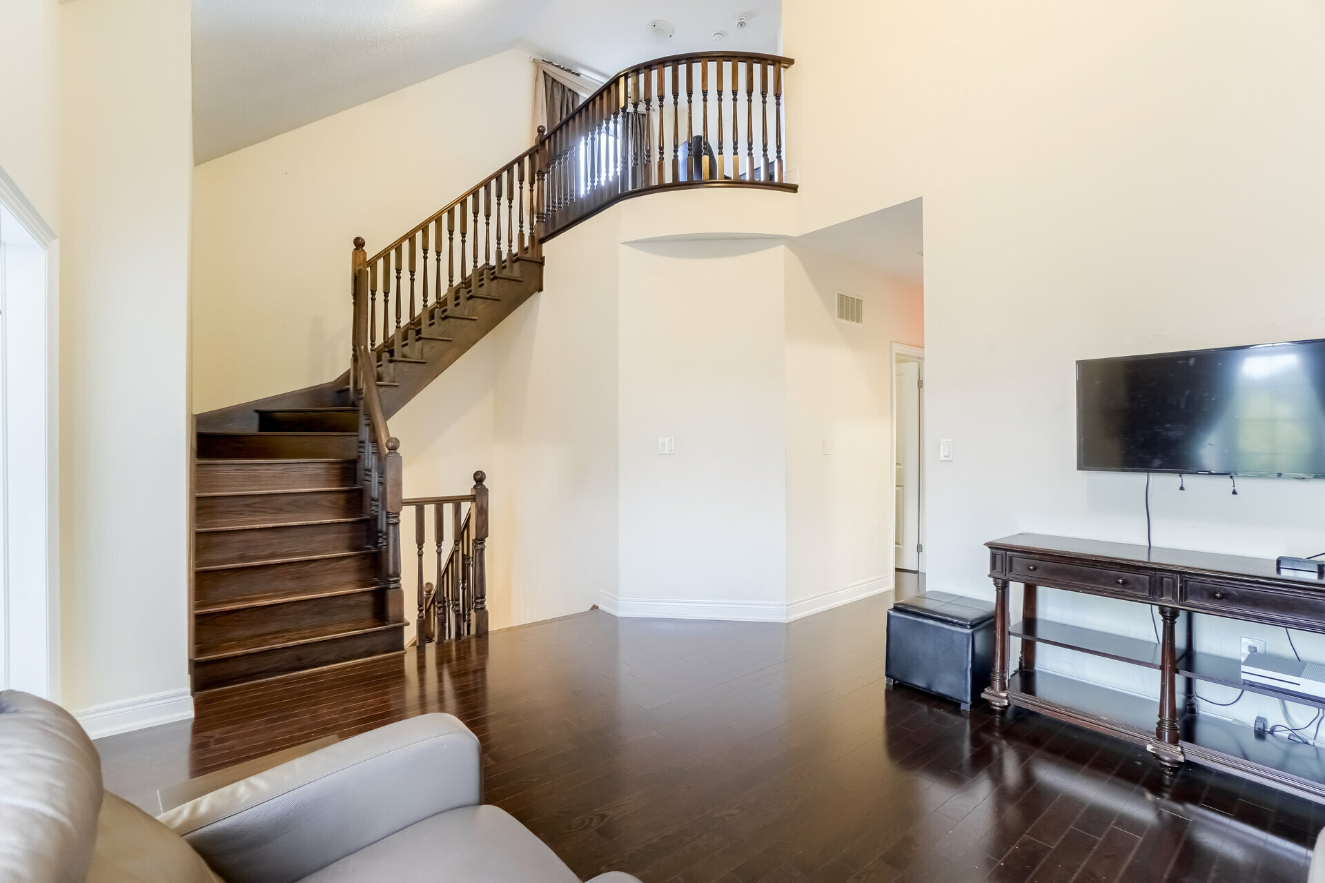 202 Mactier Drive, Kleinburg Realmedia Tours