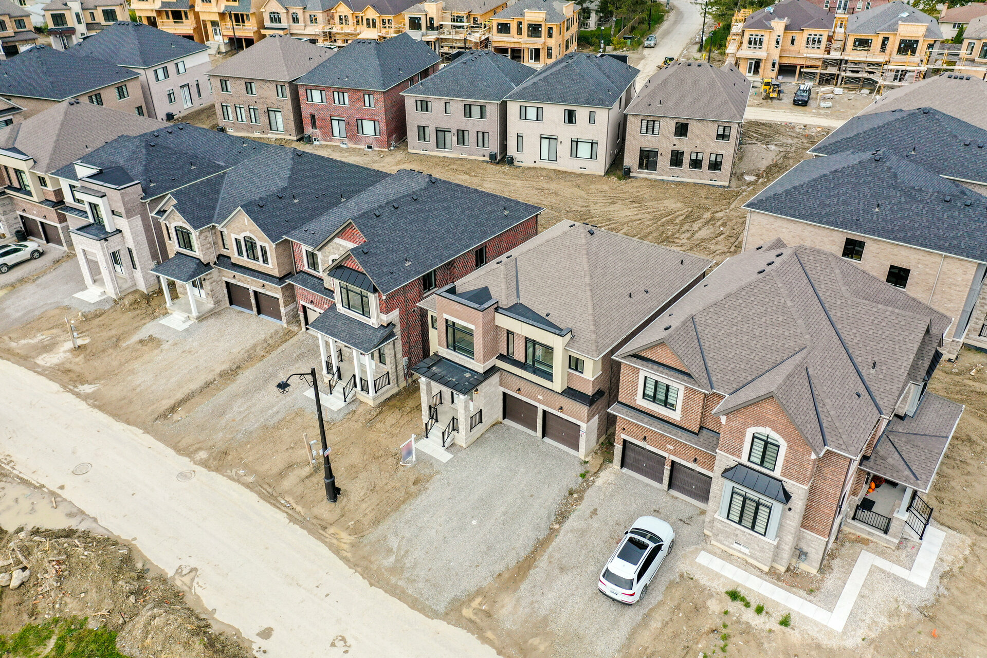 2562636