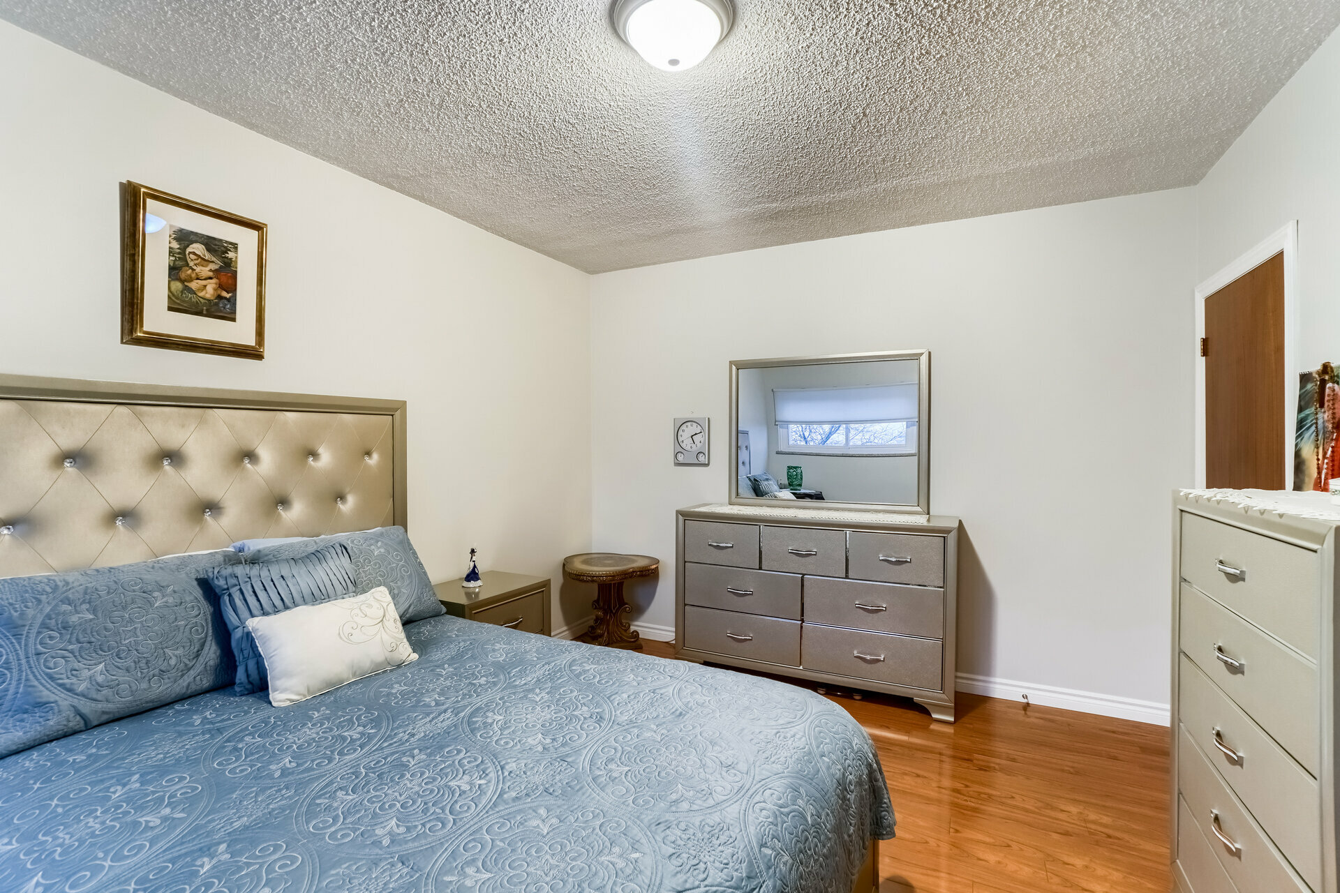 5028 Woodman Drive South, Hamilton Realmedia Tours