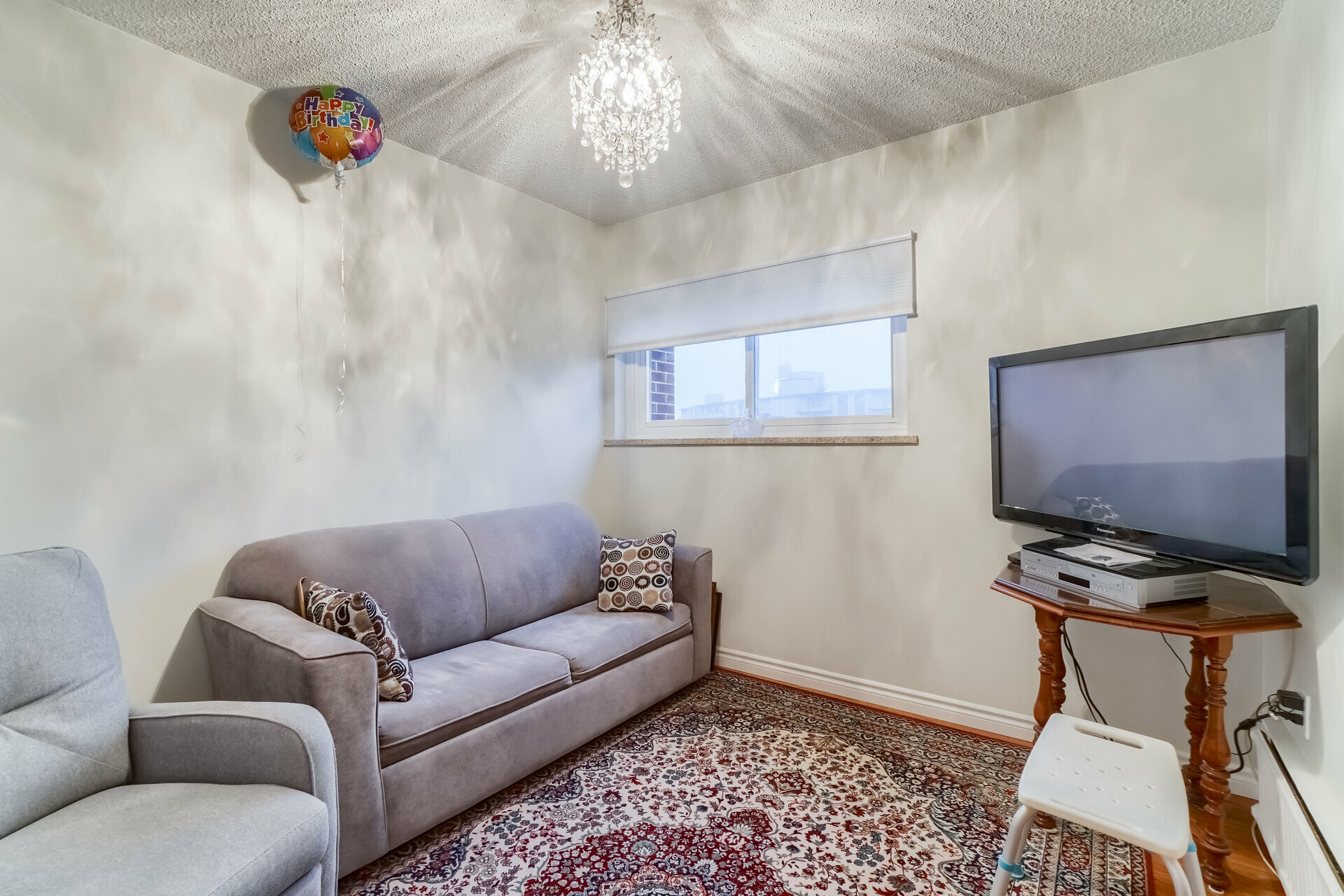 5028 Woodman Drive South, Hamilton Realmedia Tours