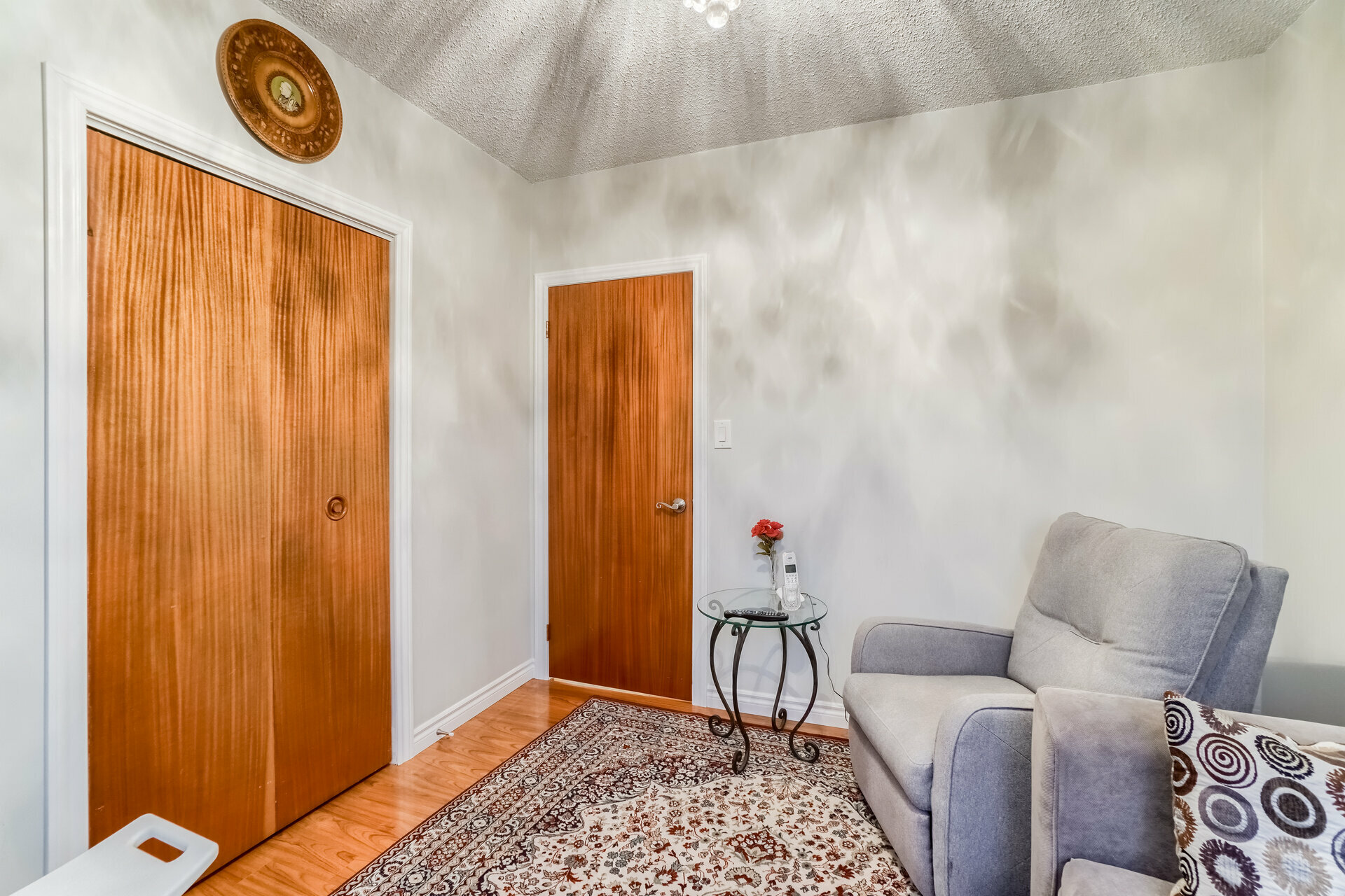 5028 Woodman Drive South, Hamilton Realmedia Tours