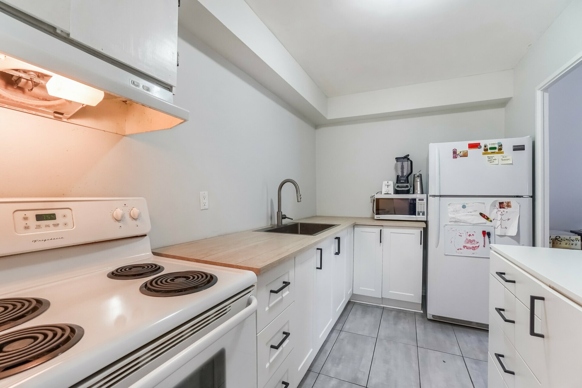 #901-5 Massey Square, East York – Realmedia Tours