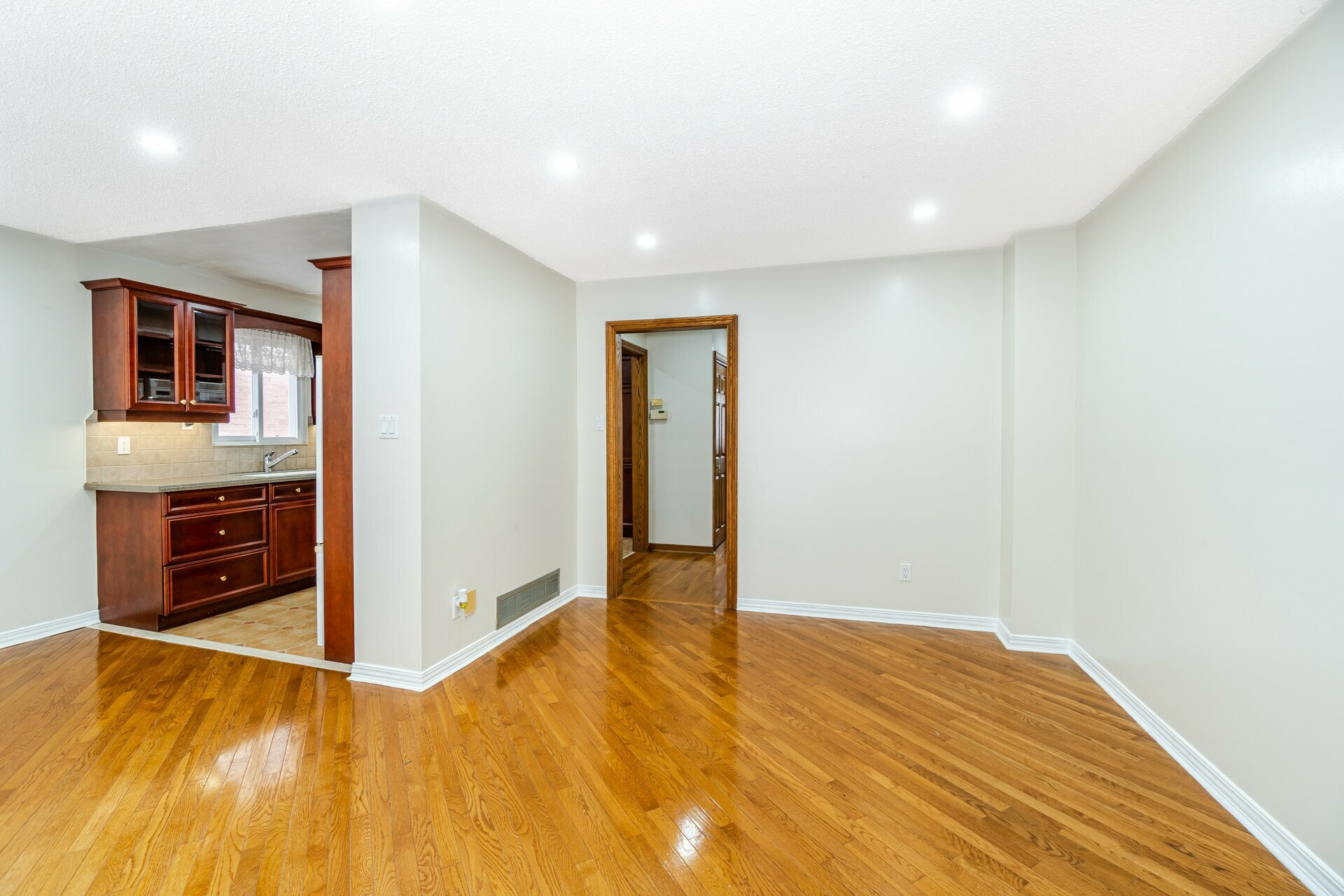 12 Wheatfield Road, Brampton - photo 11