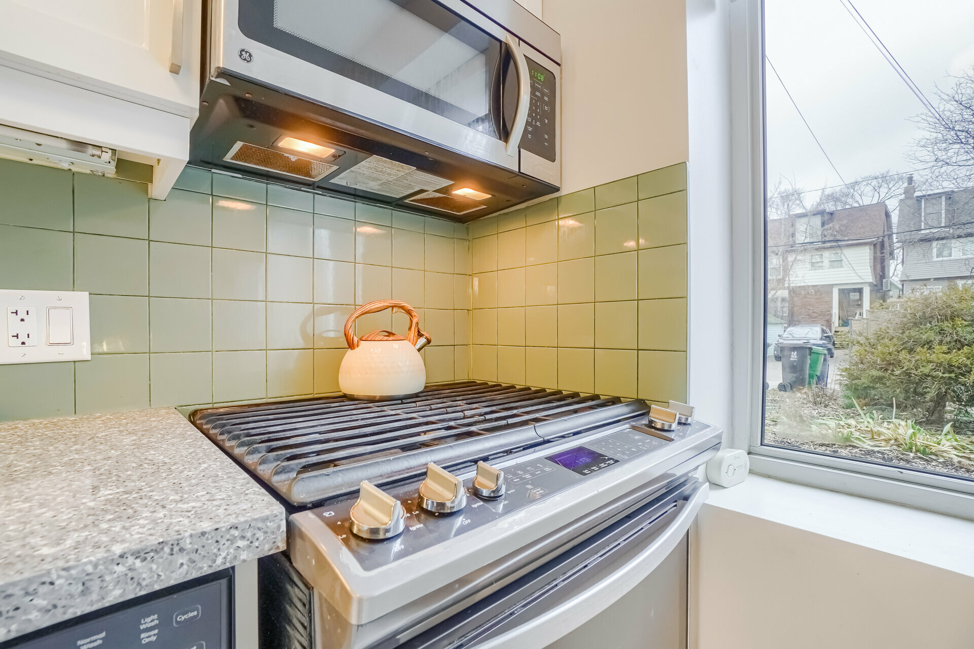 118 Mavety Street, Toronto - photo 16
