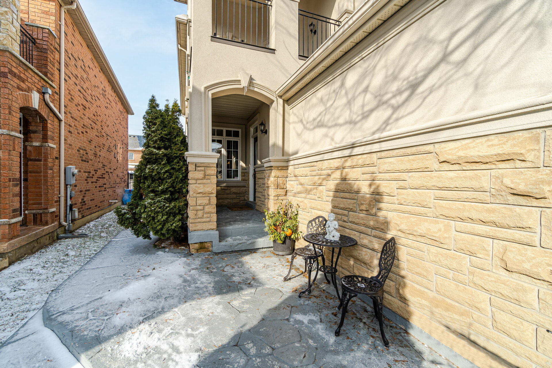 382 Cranston Park Avenue, Maple Realmedia Tours