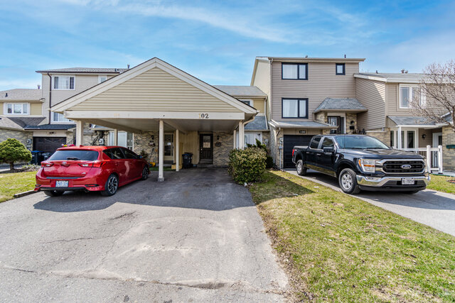 102 Courtleigh Square, Brampton - photo 2
