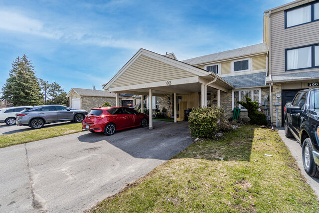 102 Courtleigh Square, Brampton - photo 3