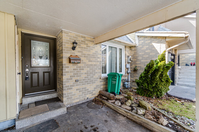 102 Courtleigh Square, Brampton - photo 4